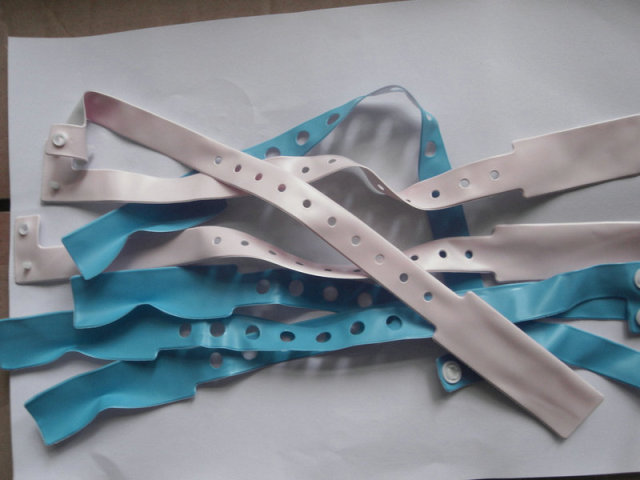 Disposable UHF RFID wristband/bracelet tag for event visitor access control