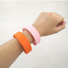 Silicone UHF/HF RFID Wristbands Tag for person access control in events.