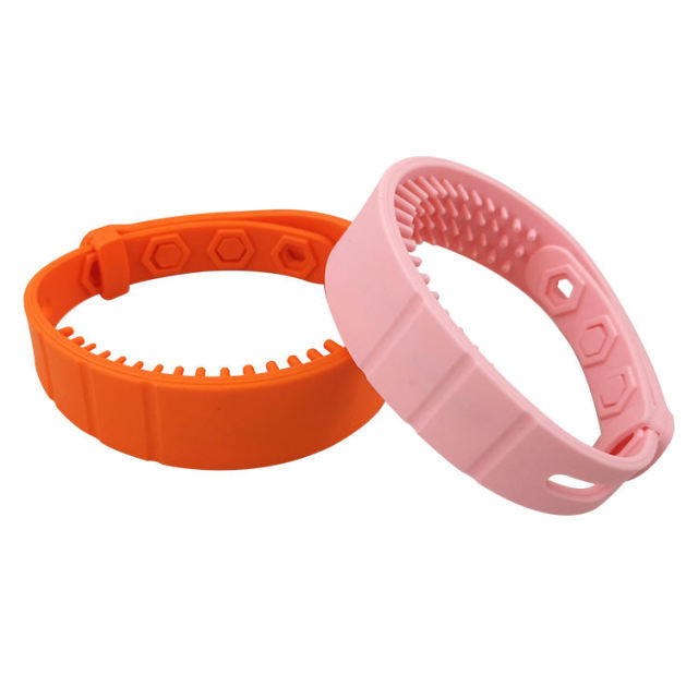 Silicone UHF/HF RFID Wristbands Tag for person access control in events.