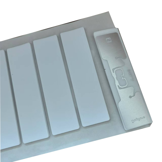 My Labs and Race Result Company use UHF RFID dogbone inlay foam label for marathon race timing and Running timing