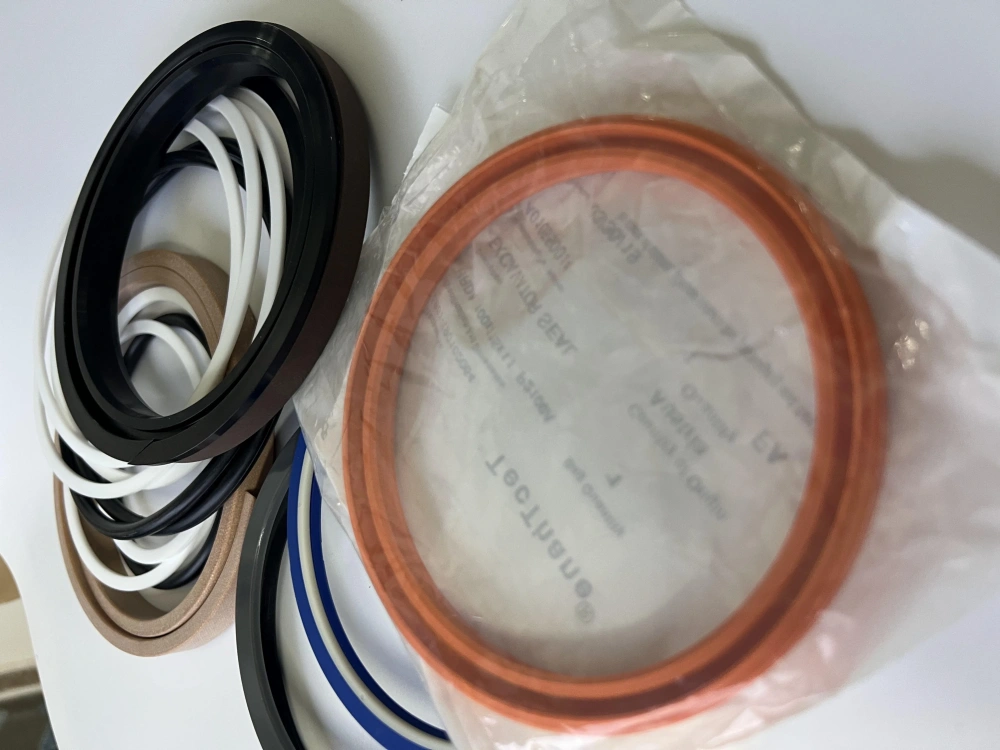 Fast Delivery Cylinder Seal Kit Hydraulic Pump Repair Kit for Excavator KOMATSU PC200-8