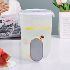 Huamili Factory Refrigerator Ice Water Beverage Dispenser Cold Water Kettle With Faucet Large Capacity Plastic Beverage Pot