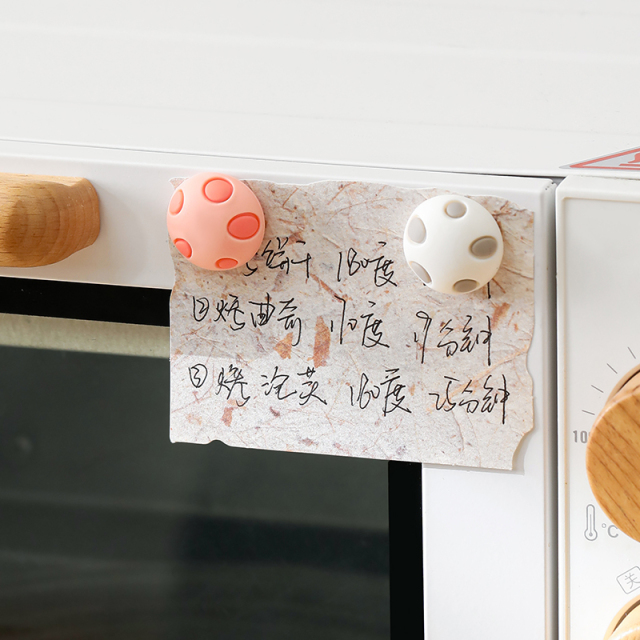 Huamili Strong Magnetic Backing Cute Mini Size Silicone Fridge Magnet with Eco-friendly Material