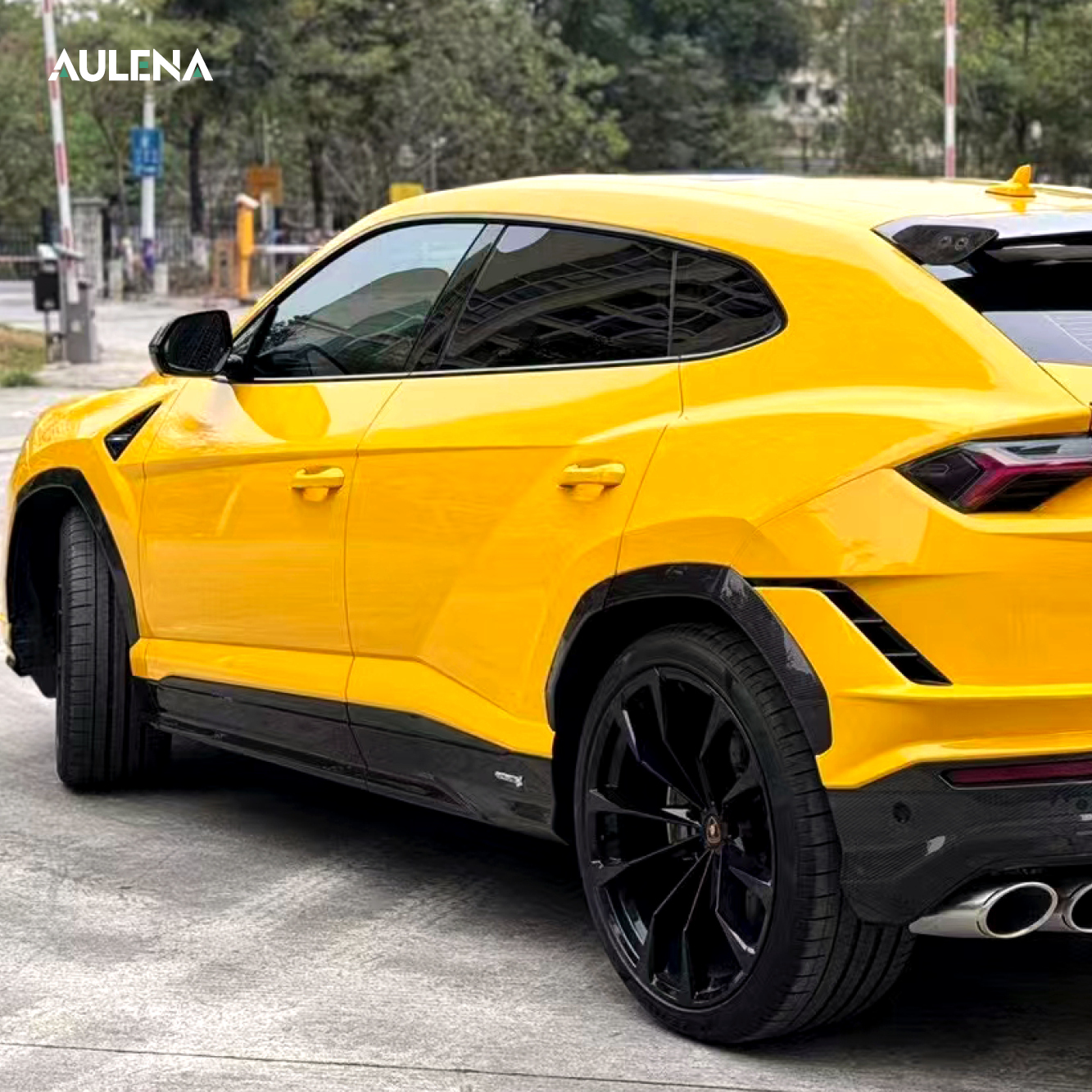Lamborghini URUS OEM Style dry carbon performance body kit