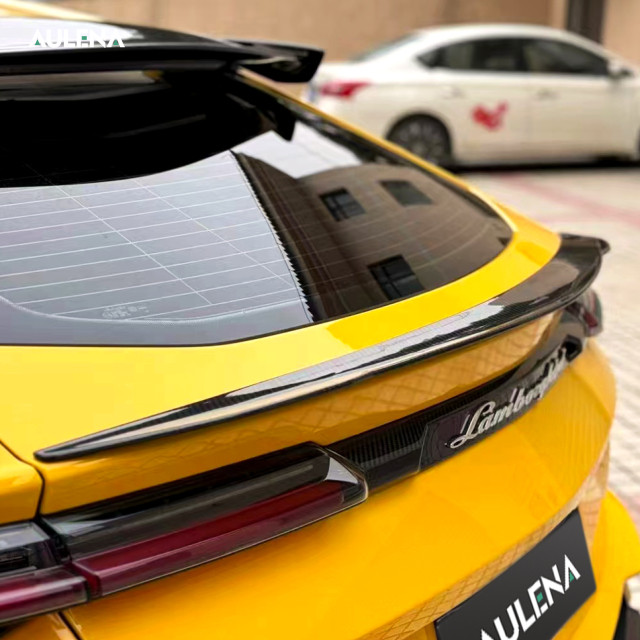 Lamborghini URUS OEM Style dry carbon performance body kit