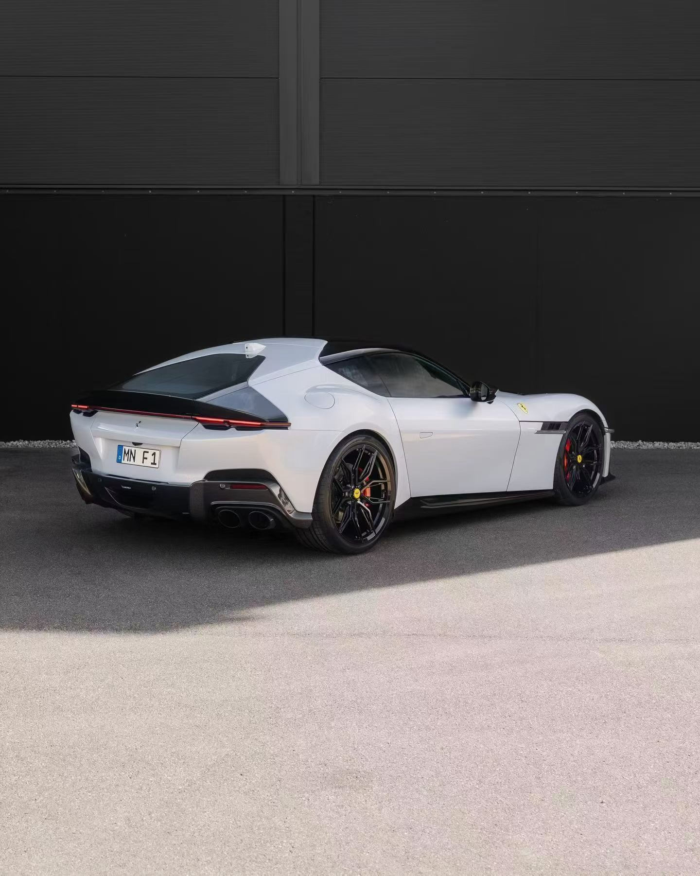 Ferrari 12Cilindri dry carbon body kit