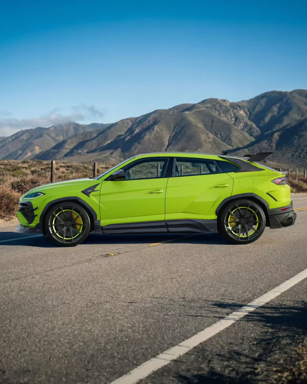Lamborghini Urus SE carbon fiber side skirts