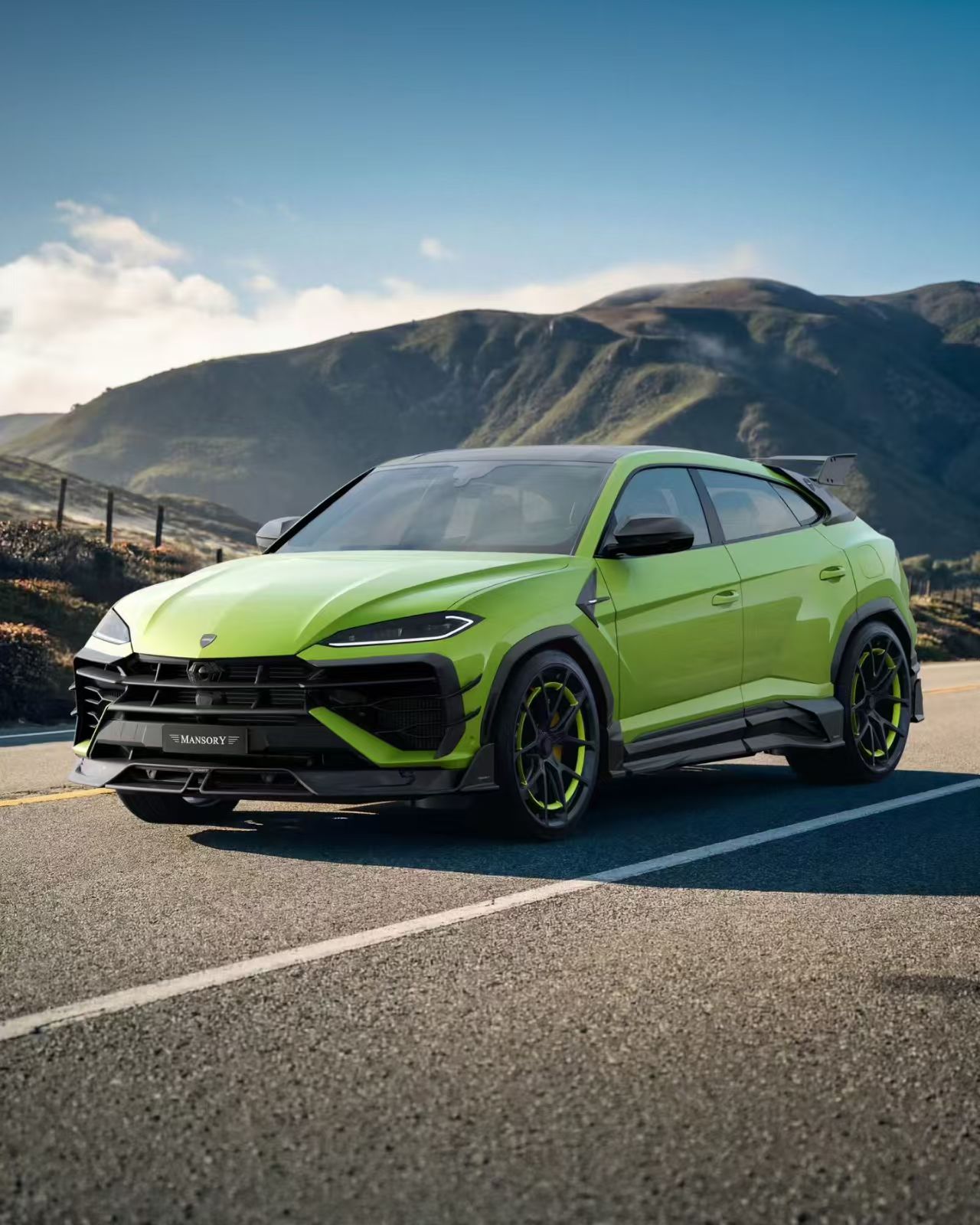 Lamborghini Urus SE dry carbon exterior