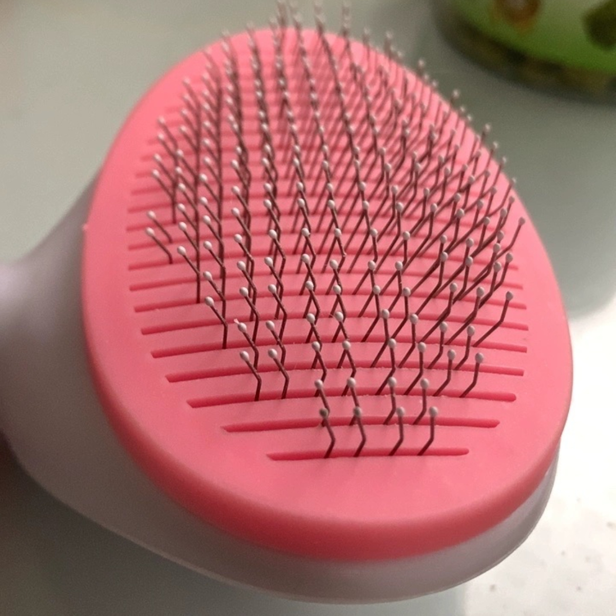Hot-Selling Automatic Cat/Dog Grooming Comb Plastic Fine Needle Brush for Effortless Tangle-Free Hair Removal and Deshedding,U-ME PET LUV,Pro Self-Cleaning Pet Deshedding Brush - 1-Button Hair Release Stainless Steel Micro-Pins for Tangle-Free Coats on Dogs & Cats, Gentle Shed Control