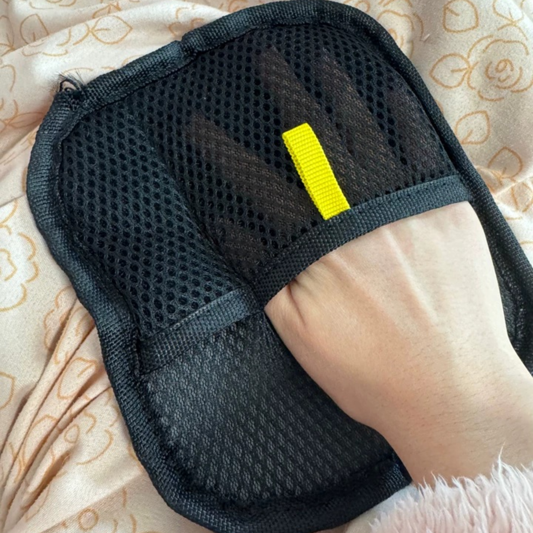 Hot-Selling Reusable Static Electricity Pet Grooming Glove Lint Remover Tool for Fur Control,U-ME PET LUV,Electrostatic Pet Hair Removal Glove for Cats & Dogs Fur Remover