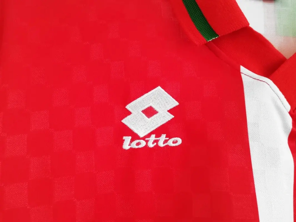 retro 1996-98 Wales home retro football jersey Fan version