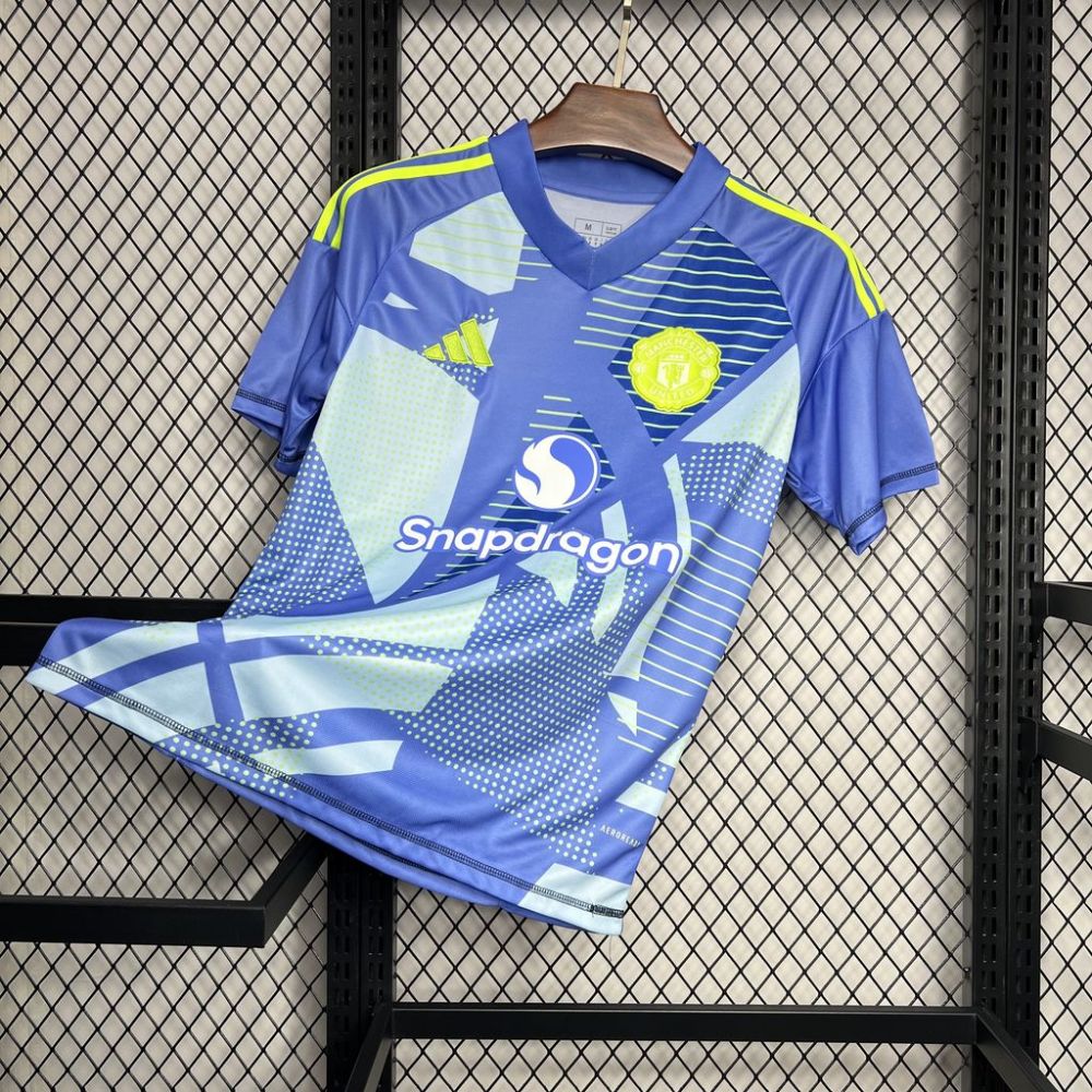 2024-25 Manchester United Goalkeeper football jersey