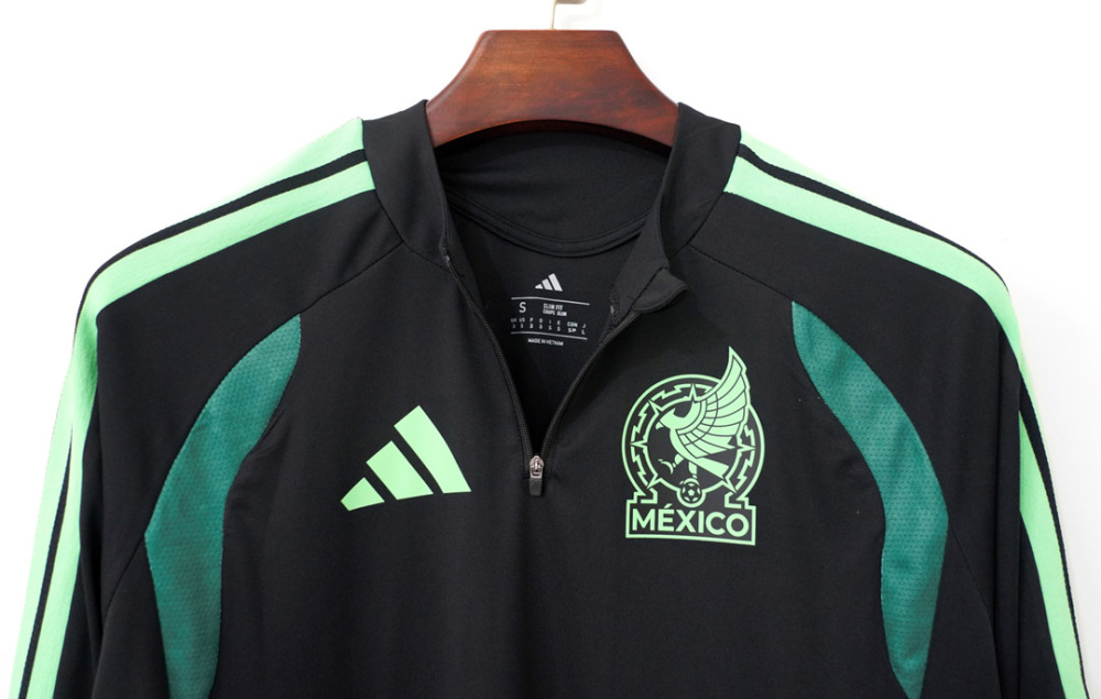 2026 half-pull training suit Mexico