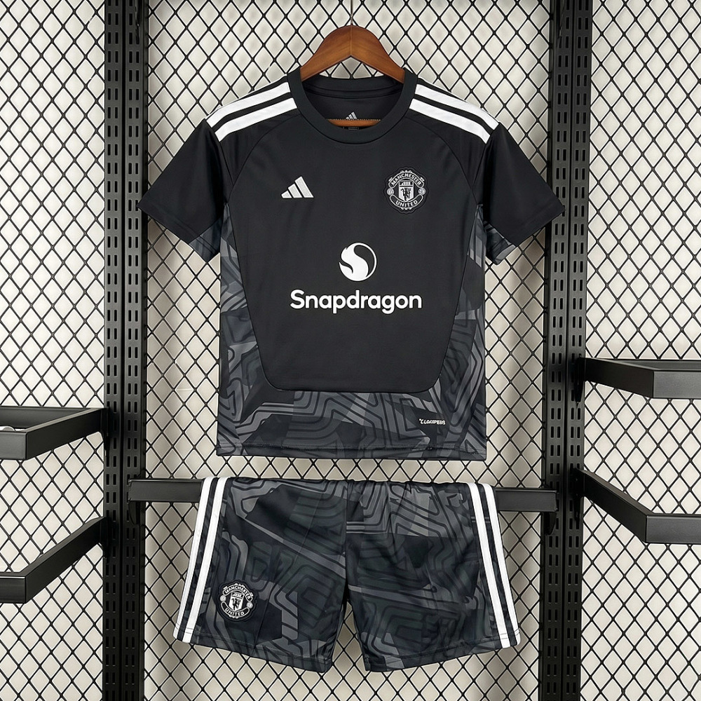 KIDS 2026-27 Manchester United goalkeeper KIDS Football jersey