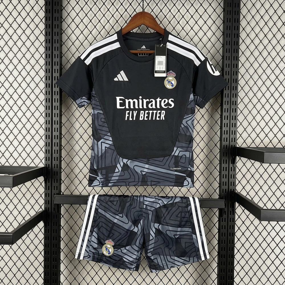 KIDS 2026-27 Real Madrid goalkeeper KIDS Football jersey