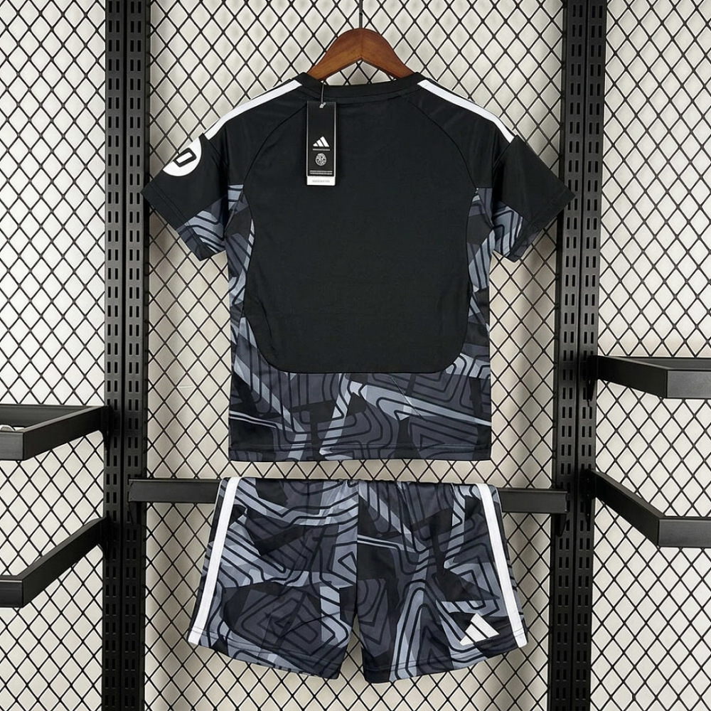 KIDS 2026-27 Real Madrid goalkeeper KIDS Football jersey