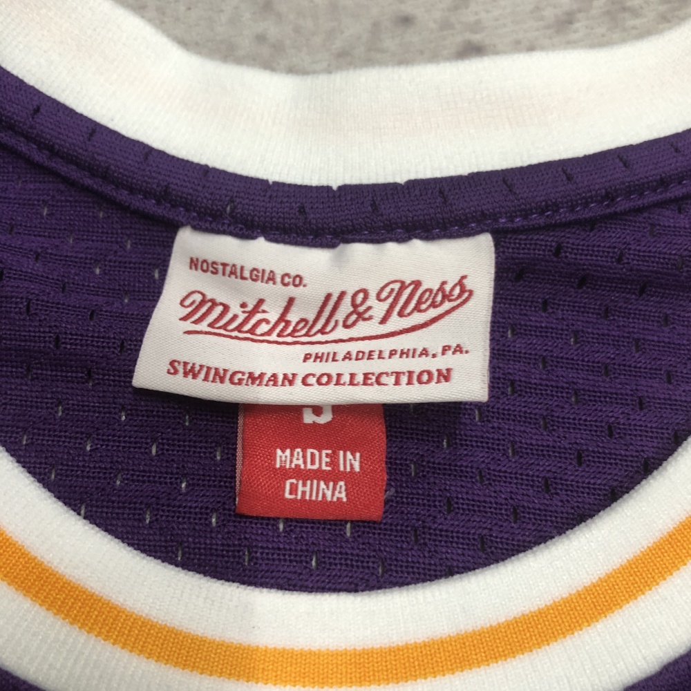 Los Angeles Lakers Mitchell & Ness Retro Magic Johnson #32 Purple Men’s Jersey