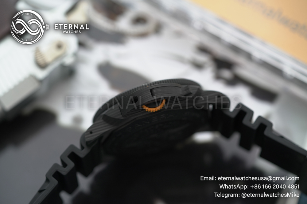 PANERAI - Submersible PAM1324 44mm Carbon/RU Black Dial VSF P9011