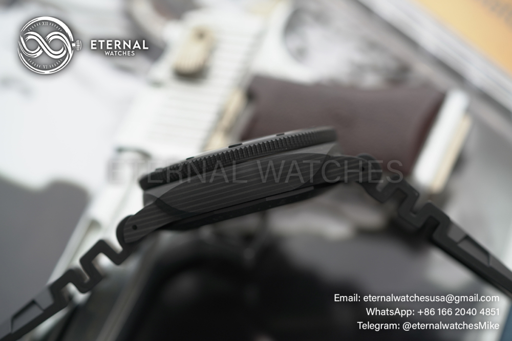 PANERAI - Submersible PAM1324 44mm Carbon/RU Black Dial VSF P9011