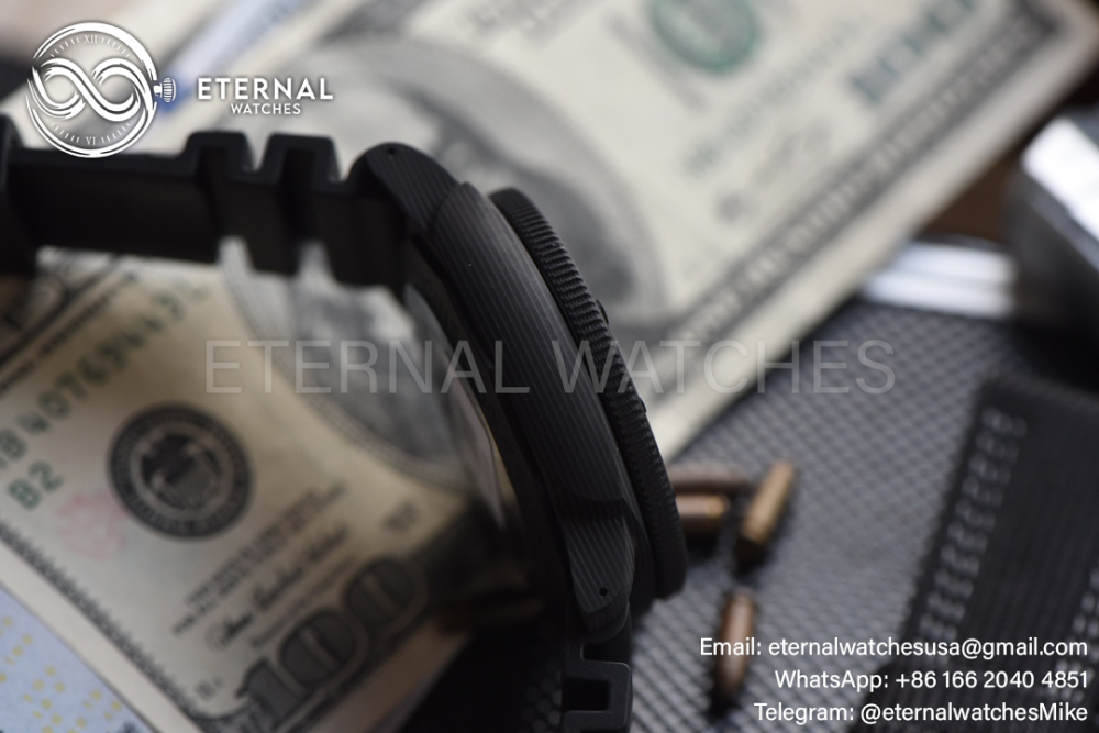 PANERAI - Submersible PAM979 47mm Carbon/RU Carbon Dial VSF P9010