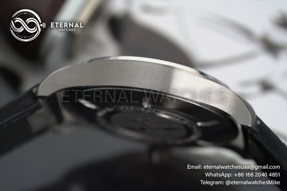 IWC - Pilot Mark XX 40mm SS/LE Black Dial V7F V2 A2892