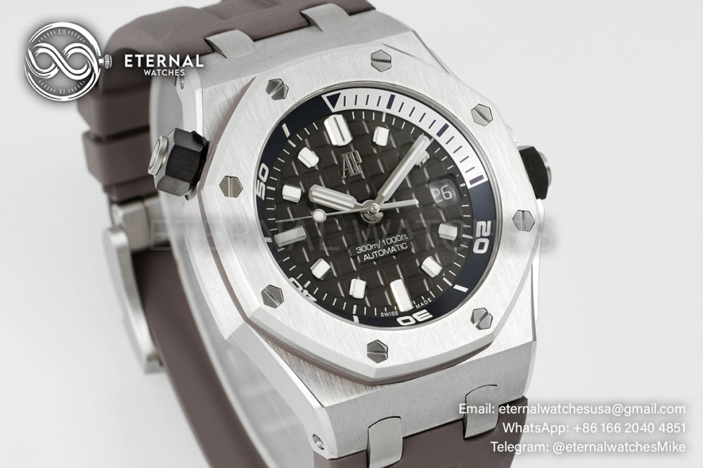 Royal Oak Offshore Diver 15720 42mm SS/RU Grey/Stk ZF A4308