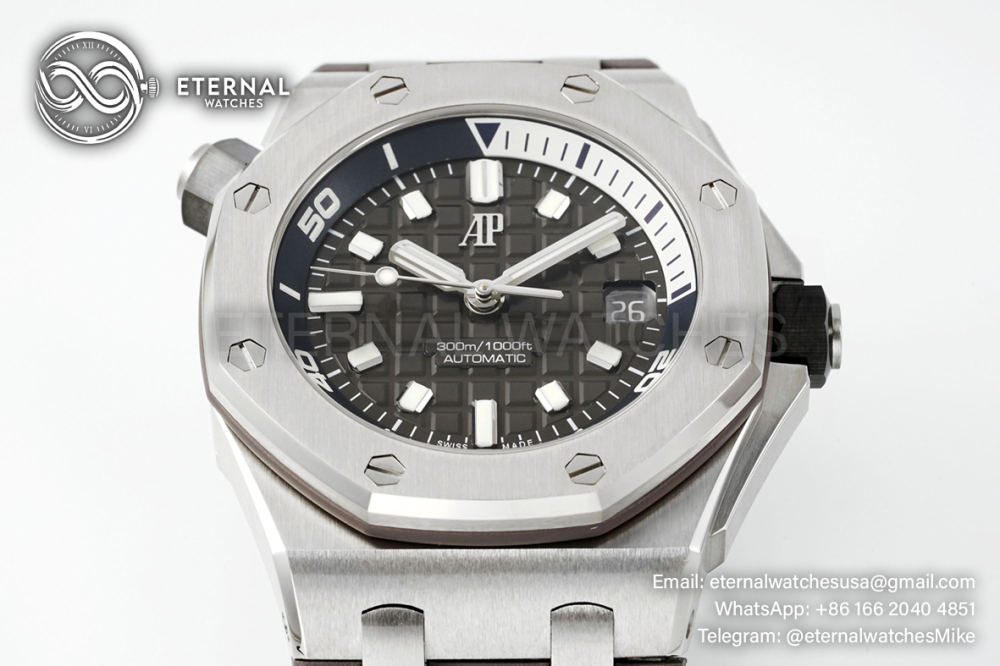 Royal Oak Offshore Diver 15720 42mm SS/RU Grey/Stk ZF A4308