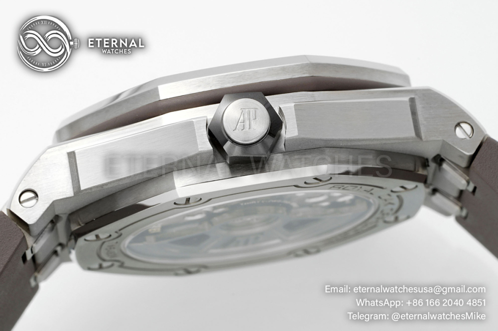 Royal Oak Offshore Diver 15720 42mm SS/RU Grey/Stk ZF A4308