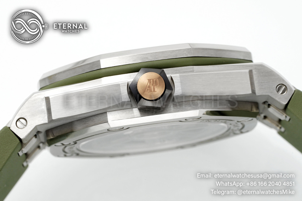 Royal Oak Offshore Diver 15720 42mm SS/RU Green/Stk ZF A4308