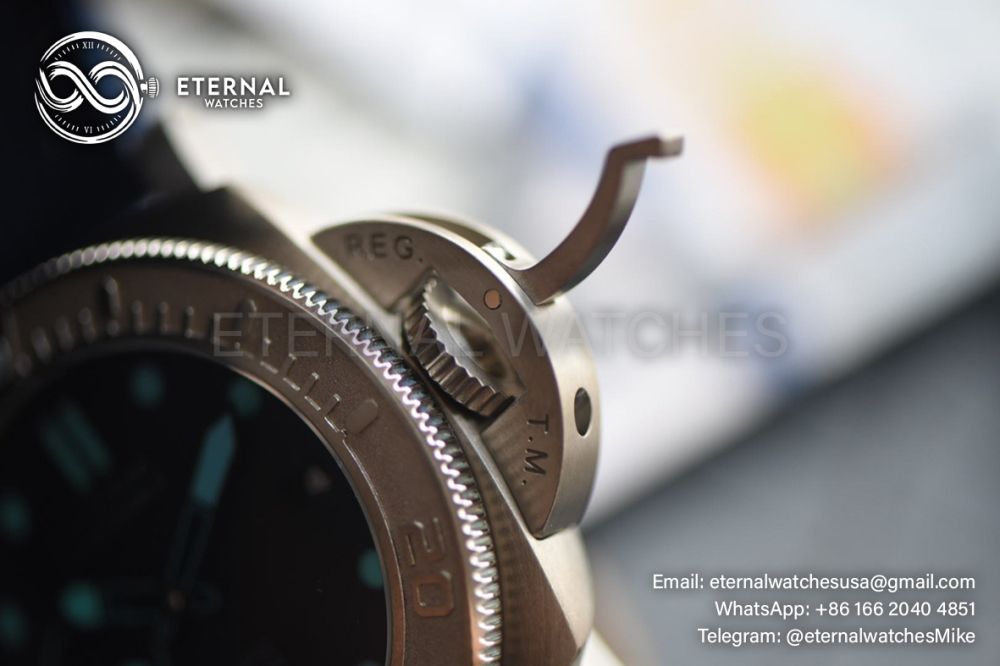 PANERAI - PAM985 Mike Horn Submersible Blue TI/NY VSF P9010