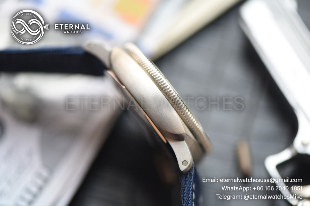 PANERAI - PAM985 Mike Horn Submersible Blue TI/NY VSF P9010