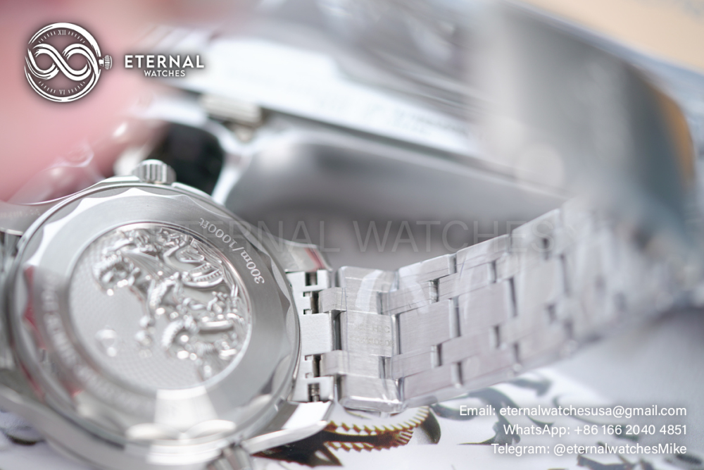 OMEGA - Seamaster Diver 300m 42mm SS/SS Dark Blue Dial VSF A8800 Super Clone