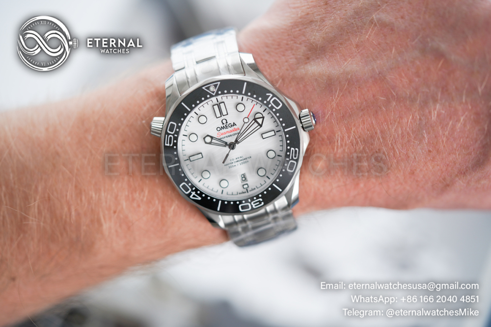 OMEGA - Seamaster Diver 300m 42mm SS/SS White Dial VSF A8800
