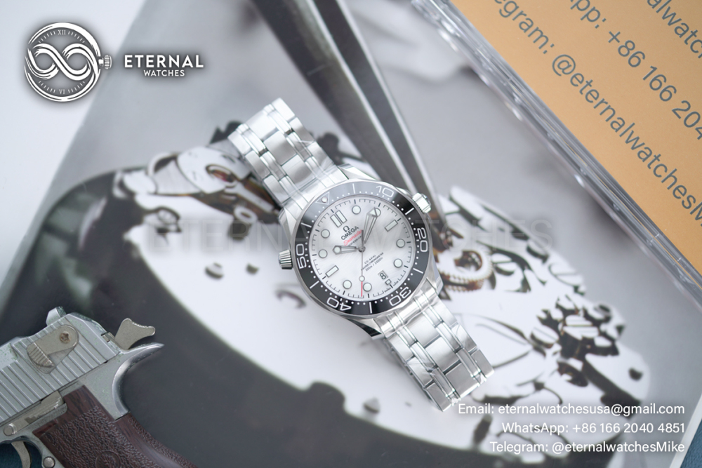 OMEGA - Seamaster Diver 300m 42mm SS/SS White Dial VSF A8800