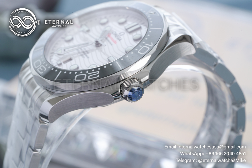 OMEGA - Seamaster Diver 300m 42mm SS/SS White Dial VSF A8800