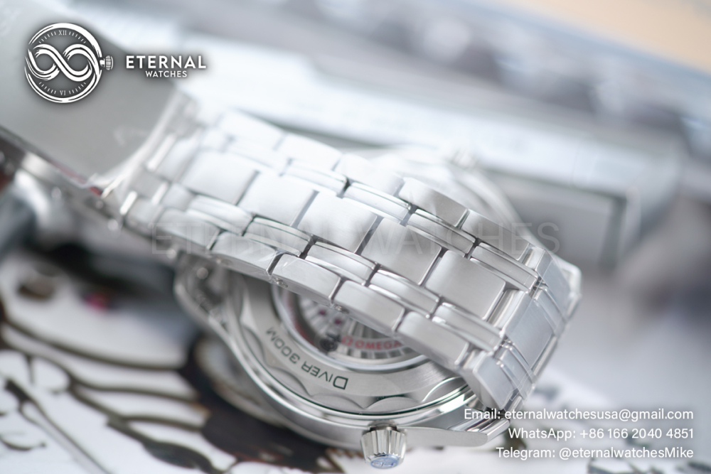 OMEGA - Seamaster Diver 300m 42mm SS/SS White Dial VSF A8800