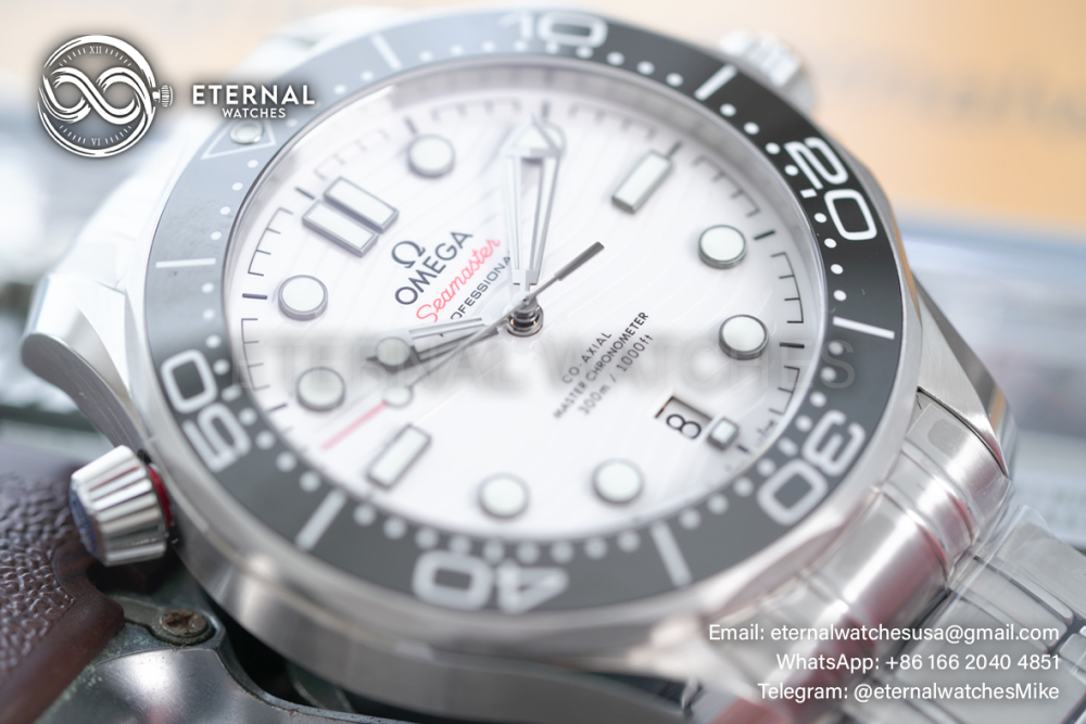 OMEGA - Seamaster Diver 300m 42mm SS/SS White Dial VSF A8800