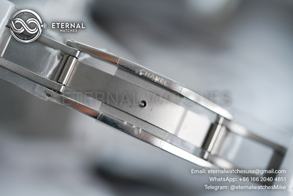 CHANEL - J12 Ladies 33mm Ceramic/Cer White/Num XF Swiss Quartz