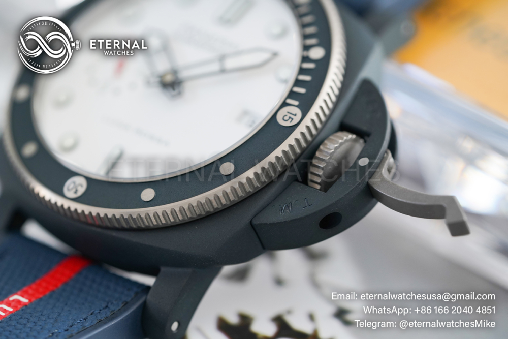 PANERAI - Submersible PAM1543 Luna Rossa 44mm TI/CE White Dial VSF P900