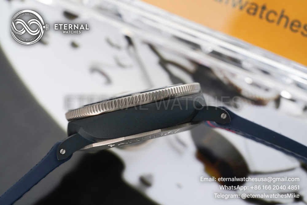 PANERAI - Submersible PAM1466 Luna Rossa 44mm TI/CE Blue Dial VSF P900
