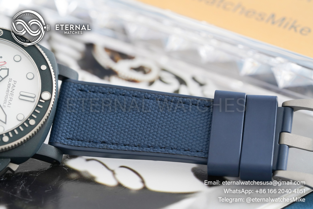 PANERAI - Submersible PAM1543 Luna Rossa 44mm TI/CE White Dial VSF P900