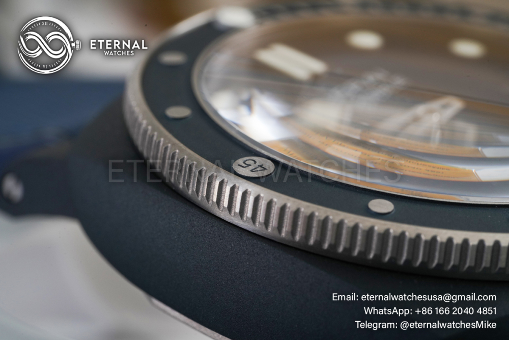 PANERAI - Submersible PAM1466 Luna Rossa 44mm TI/CE Blue Dial VSF P900