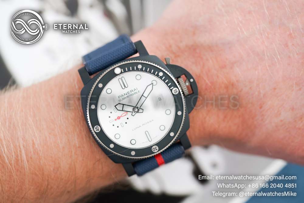 PANERAI - Submersible PAM1543 Luna Rossa 44mm TI/CE White Dial VSF P900