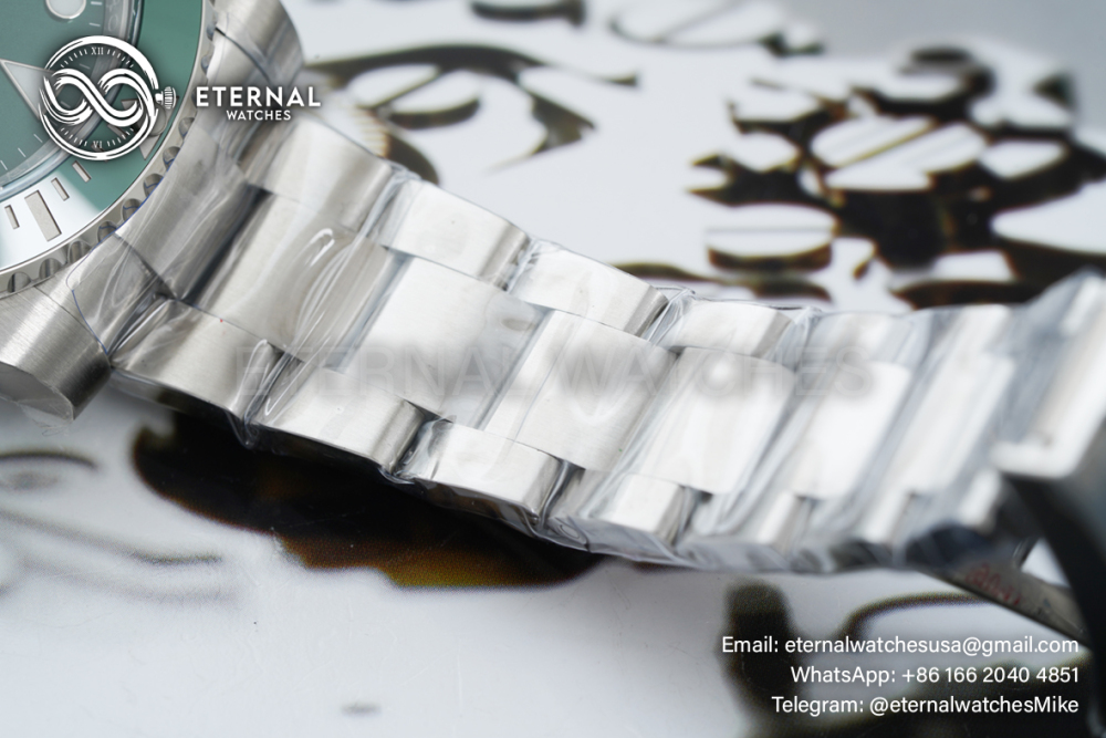 ROLEX - Submariner 116610LV Hulk 40mm SS/SS Green Dial Clean VS3135