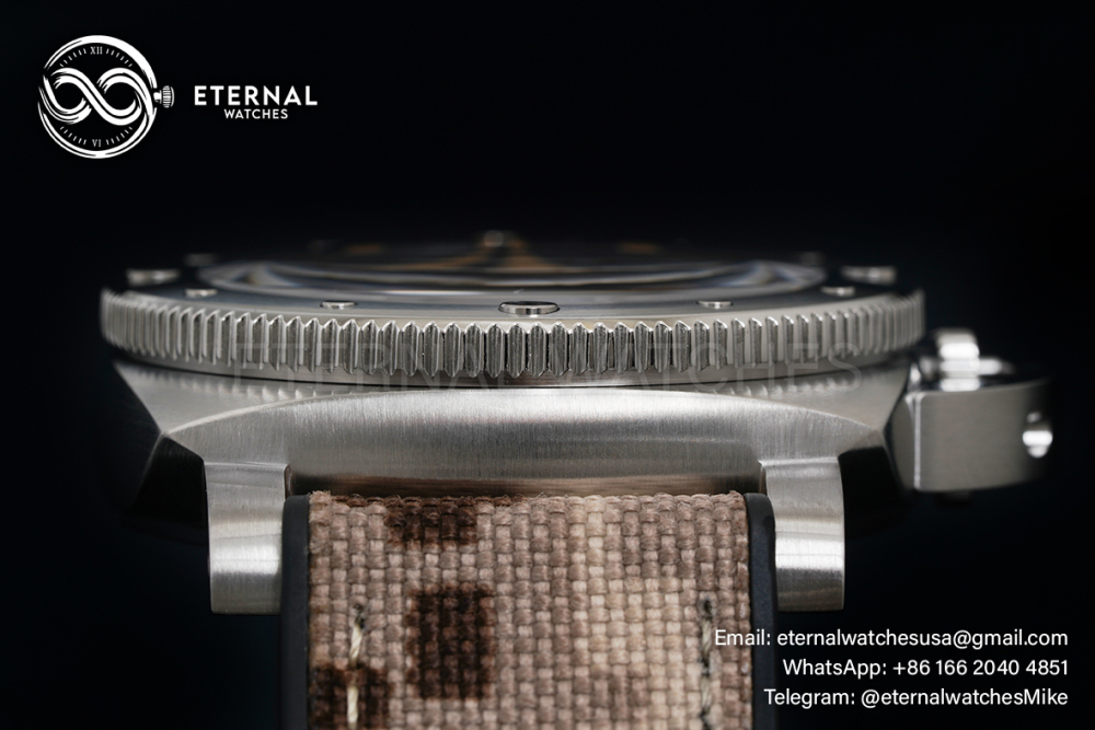 PANERAI - Super Clone Submersible PAM1518 QuarantaQuattro Navy Seals 44mm TI/CE Black Dial VSF P900