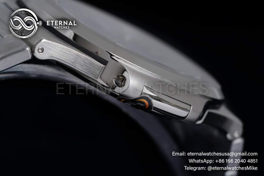 PATEK PHILIPPE - Nautilus Jumbo 5811 41mm SS/SS Blue Dial 3KF 330SC