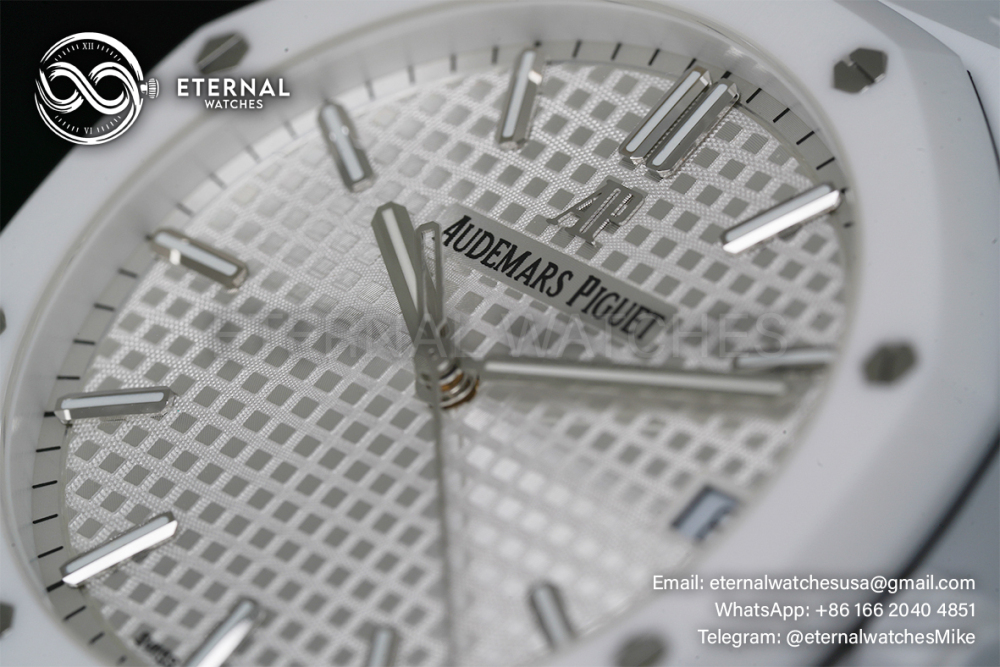 AUDEMARS PIGUET - SUPER CLONE Royal Oak 41mm 15500 White Ceramic/Cer Silver Dial APSF A4302