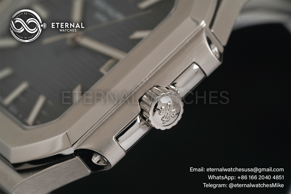 PATEK PHILIPPE - Cubitus 5821 45mm SS/SS Blue Dial PPF A330