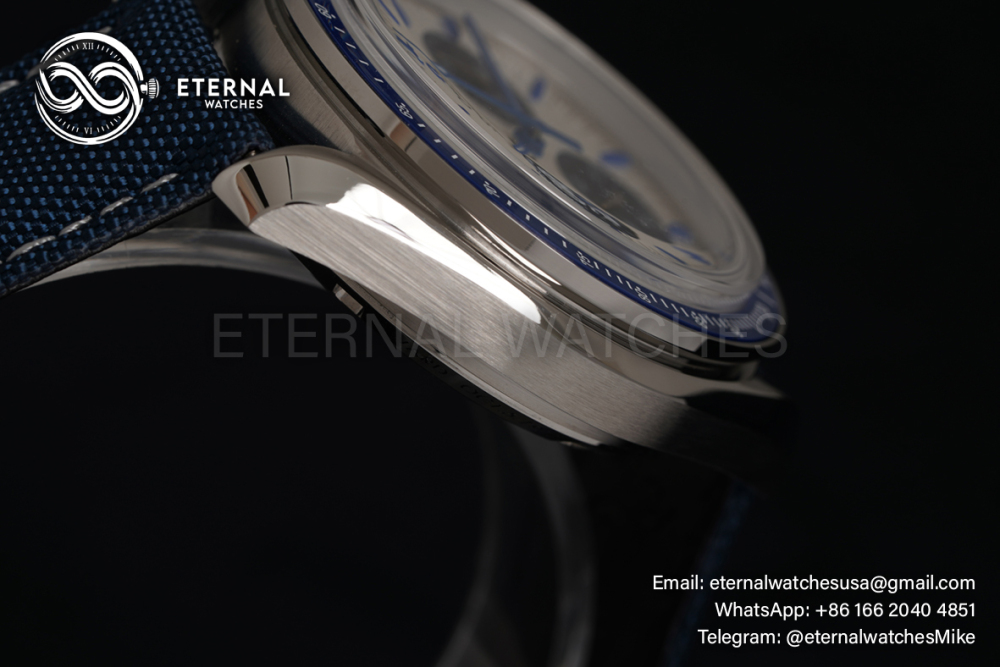 OMEGA - Speed Master Professional “Silver Snoopy Award” 50th Anniversary GSF A7750