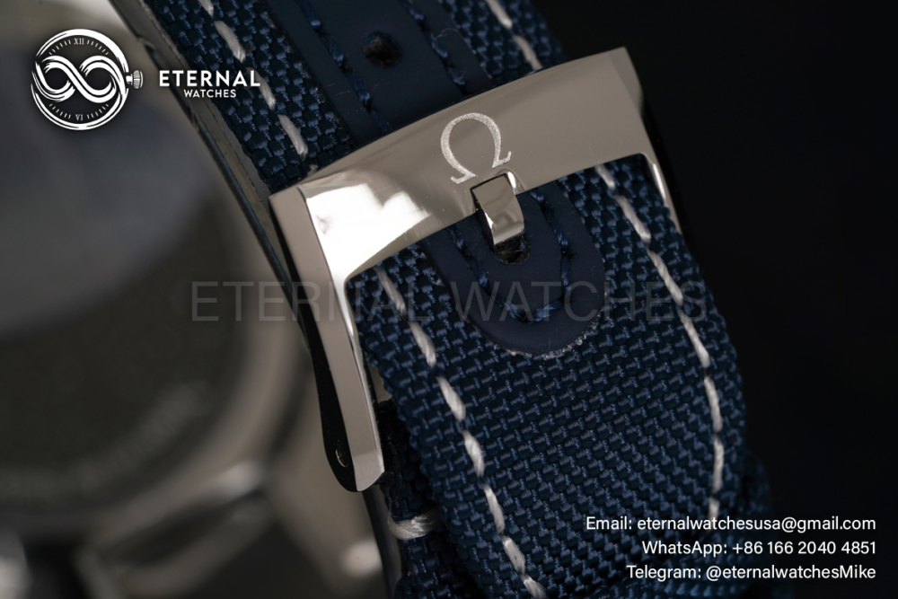 OMEGA - Speed Master Professional “Silver Snoopy Award” 50th Anniversary GSF A7750